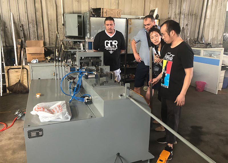 Russian customers visit the ladder production machine