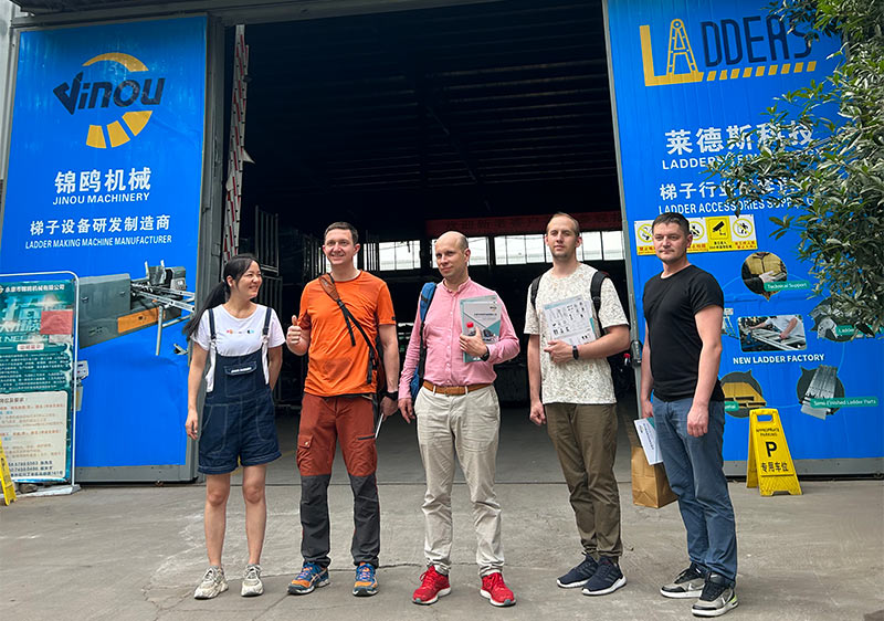 Group photo of Russian Alumet LLC delegation at Jinou Machinery factory