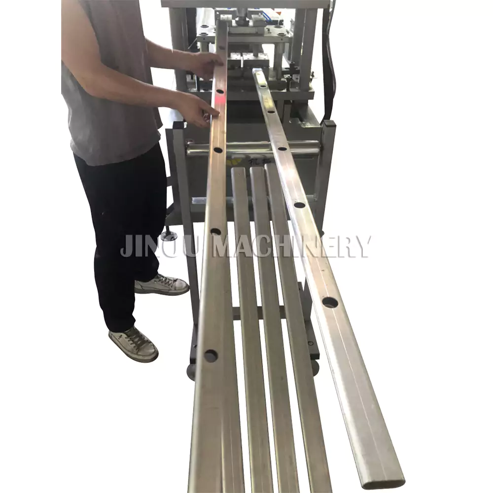 CNC Punching Machine for The Aluminium Folding Ladder for The Rear Rail